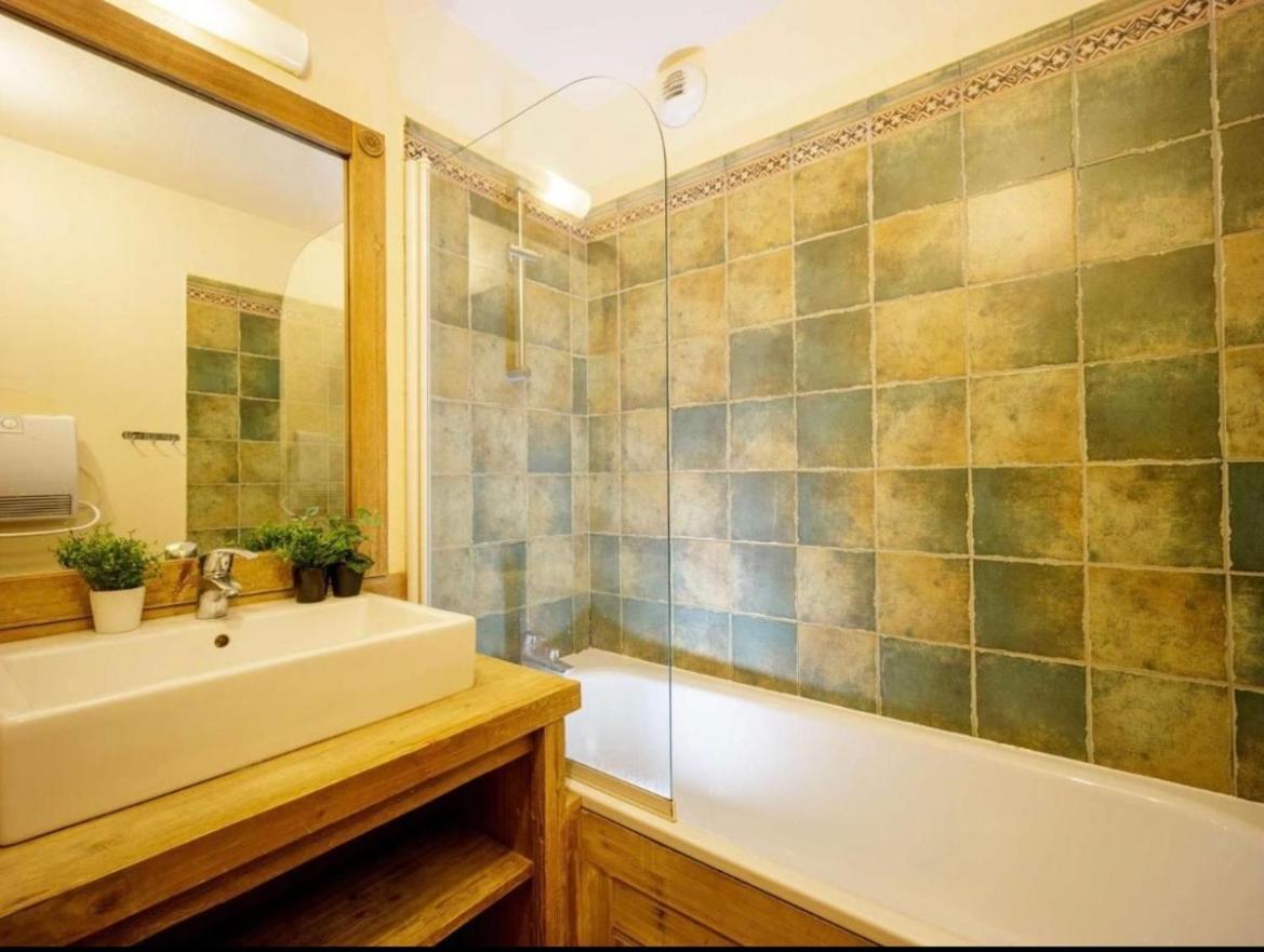 Appartements Avec Piscine Interieure Sauna Parking Etage 1 Au Centre Du Village Dans Residence Cami Real サン・ラリー・スラン エクステリア 写真
