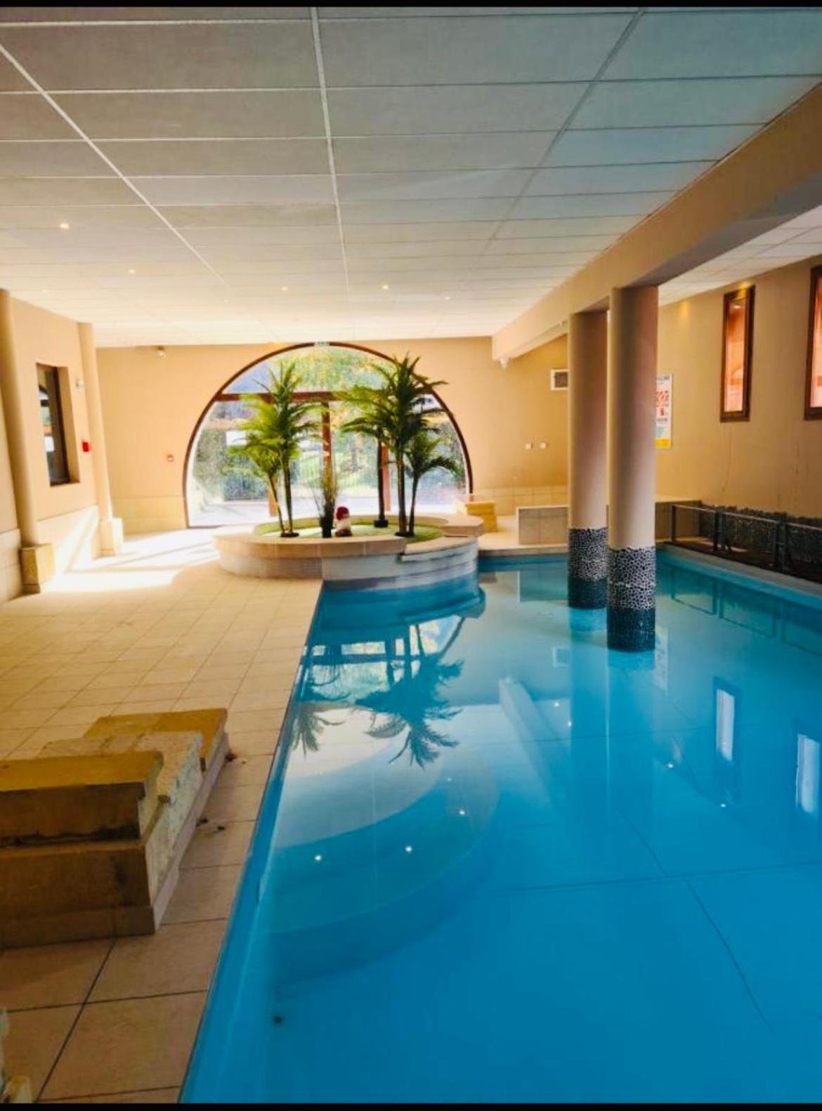 Appartements Avec Piscine Interieure Sauna Parking Etage 1 Au Centre Du Village Dans Residence Cami Real サン・ラリー・スラン エクステリア 写真