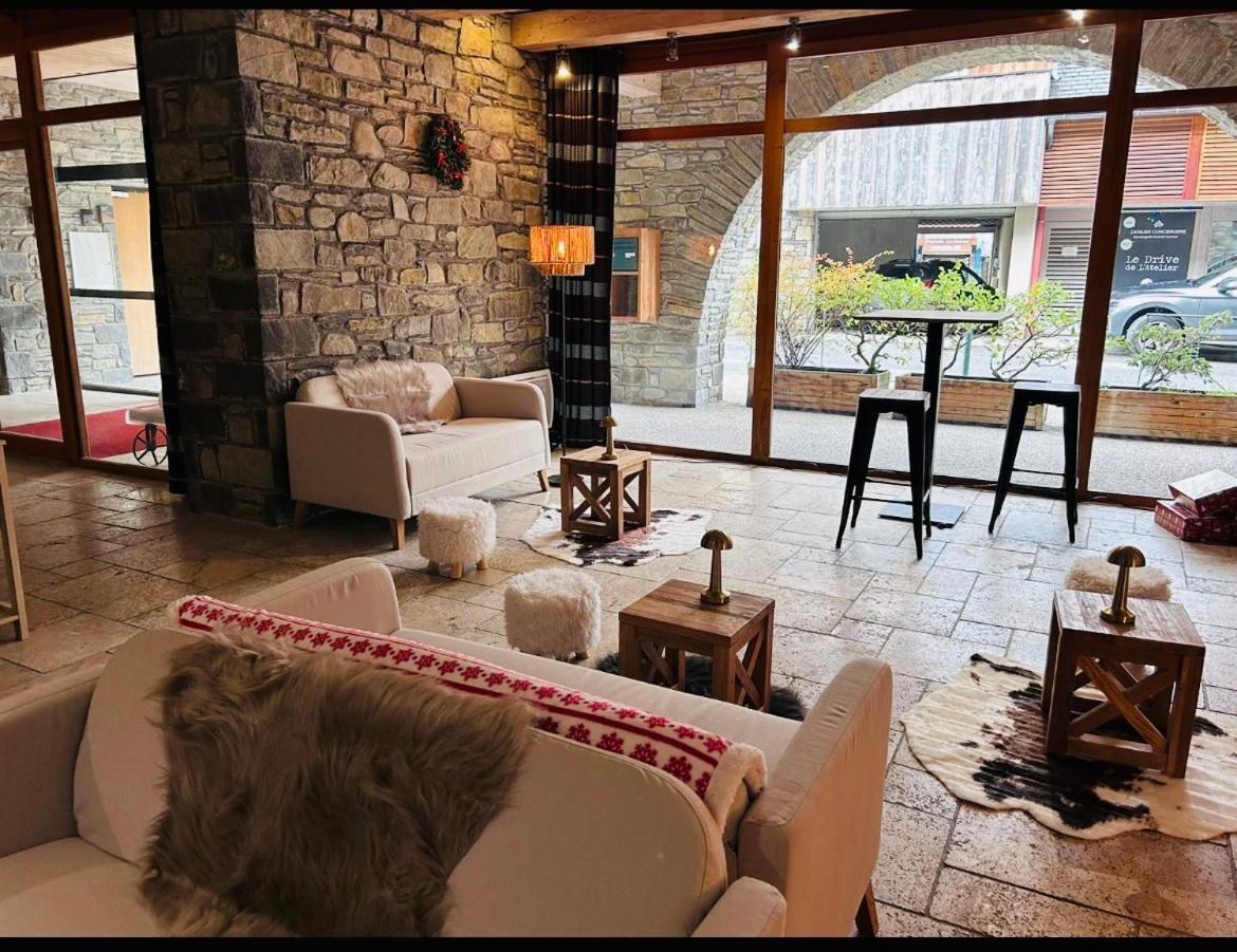 Appartements Avec Piscine Interieure Sauna Parking Etage 1 Au Centre Du Village Dans Residence Cami Real サン・ラリー・スラン エクステリア 写真