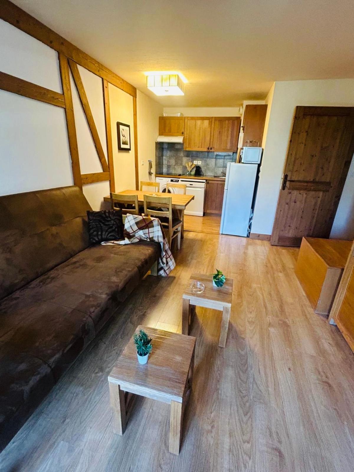 Appartements Avec Piscine Interieure Sauna Parking Etage 1 Au Centre Du Village Dans Residence Cami Real サン・ラリー・スラン エクステリア 写真