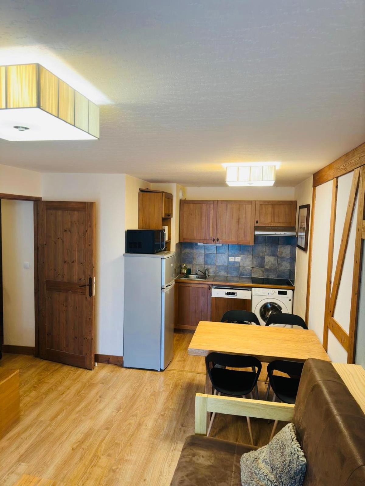 Appartements Avec Piscine Interieure Sauna Parking Etage 1 Au Centre Du Village Dans Residence Cami Real サン・ラリー・スラン エクステリア 写真
