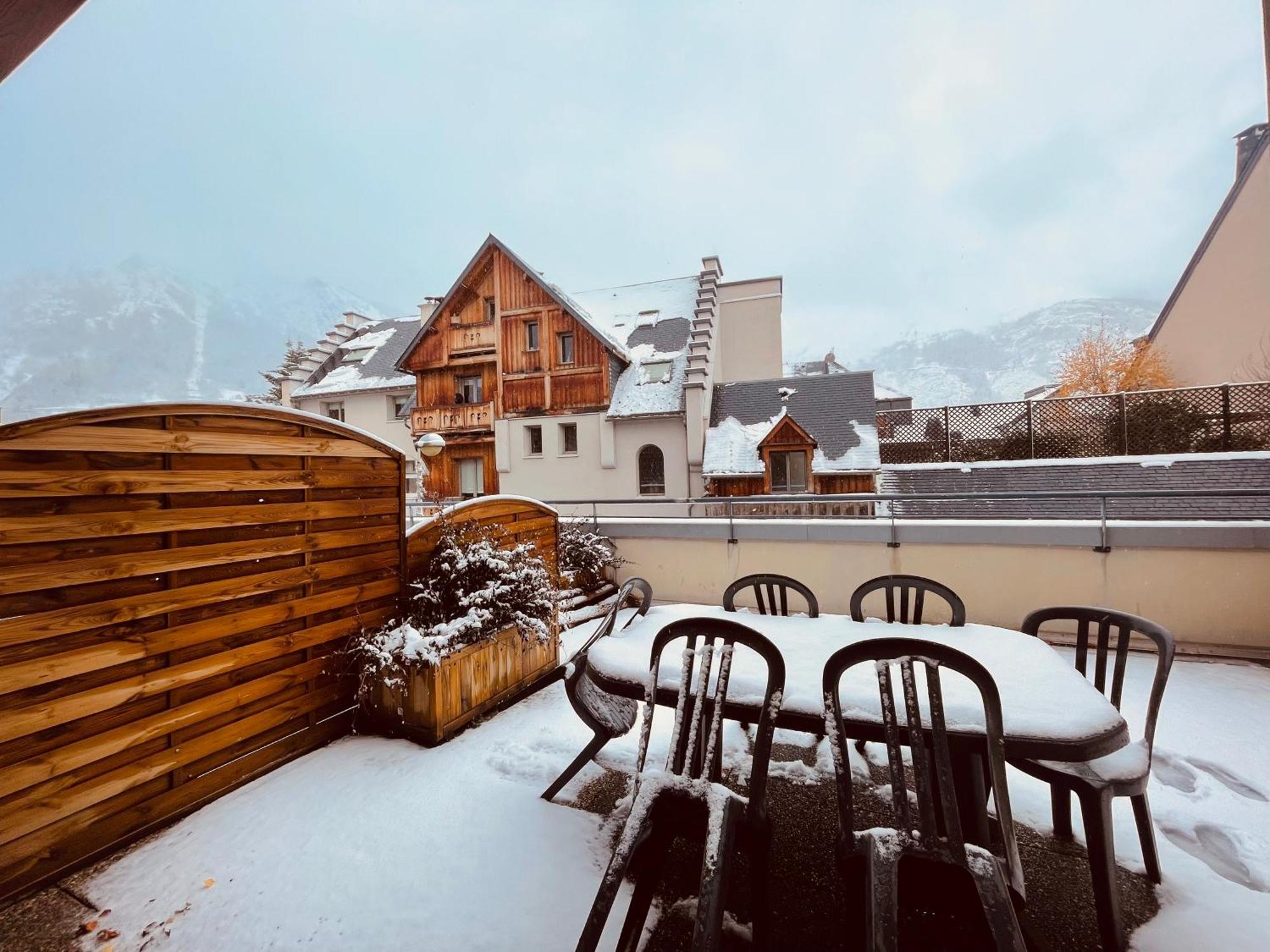 Appartements Avec Piscine Interieure Sauna Parking Etage 1 Au Centre Du Village Dans Residence Cami Real サン・ラリー・スラン エクステリア 写真